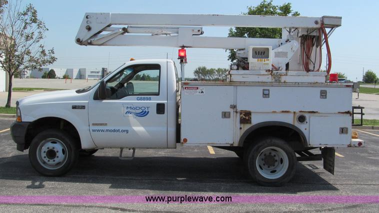 image for item E2147 2003 Ford F550 XL Super Duty bucket truck