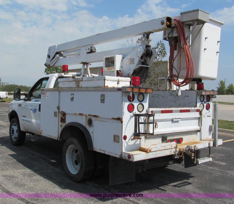 image for item E2147 2003 Ford F550 XL Super Duty bucket truck