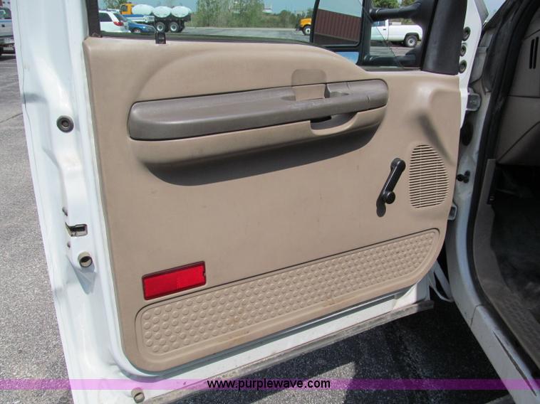 image for item E2147 2003 Ford F550 XL Super Duty bucket truck