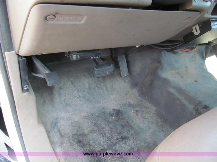 image for item E2147 2003 Ford F550 XL Super Duty bucket truck