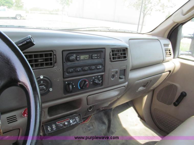 image for item E2147 2003 Ford F550 XL Super Duty bucket truck