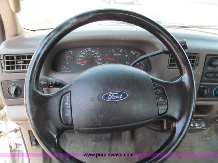 image for item E2147 2003 Ford F550 XL Super Duty bucket truck