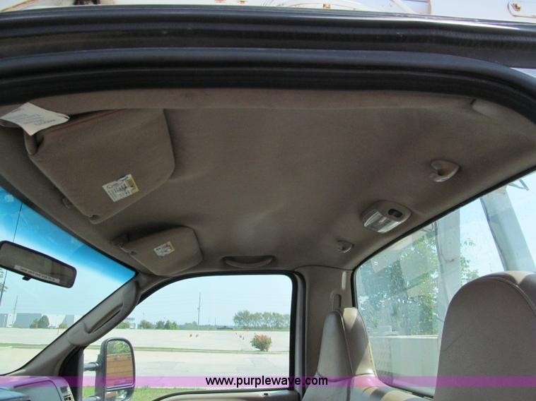 image for item E2147 2003 Ford F550 XL Super Duty bucket truck
