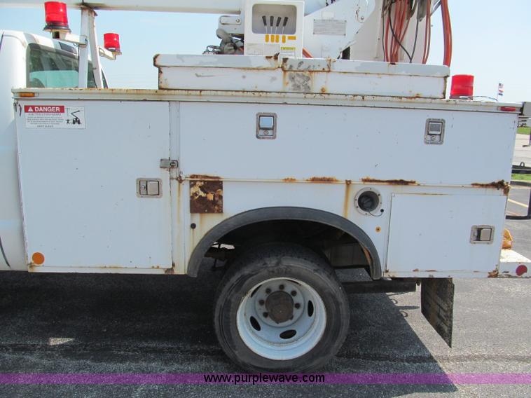 image for item E2147 2003 Ford F550 XL Super Duty bucket truck