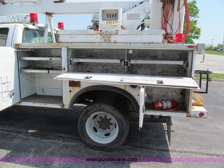 image for item E2147 2003 Ford F550 XL Super Duty bucket truck