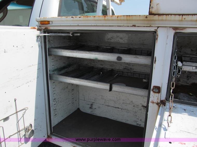 image for item E2147 2003 Ford F550 XL Super Duty bucket truck