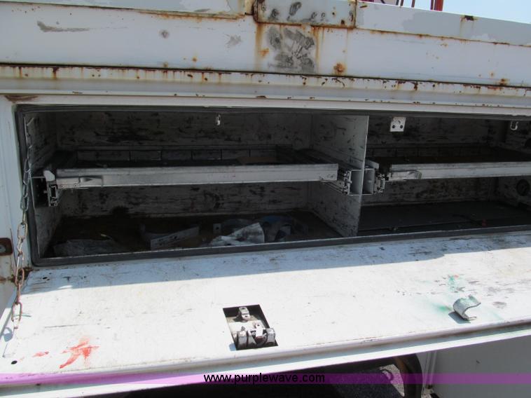 image for item E2147 2003 Ford F550 XL Super Duty bucket truck