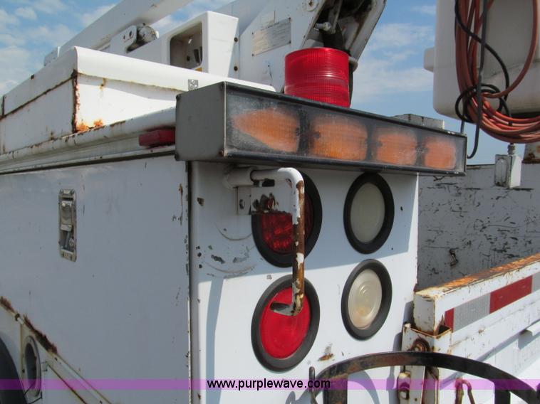 image for item E2147 2003 Ford F550 XL Super Duty bucket truck