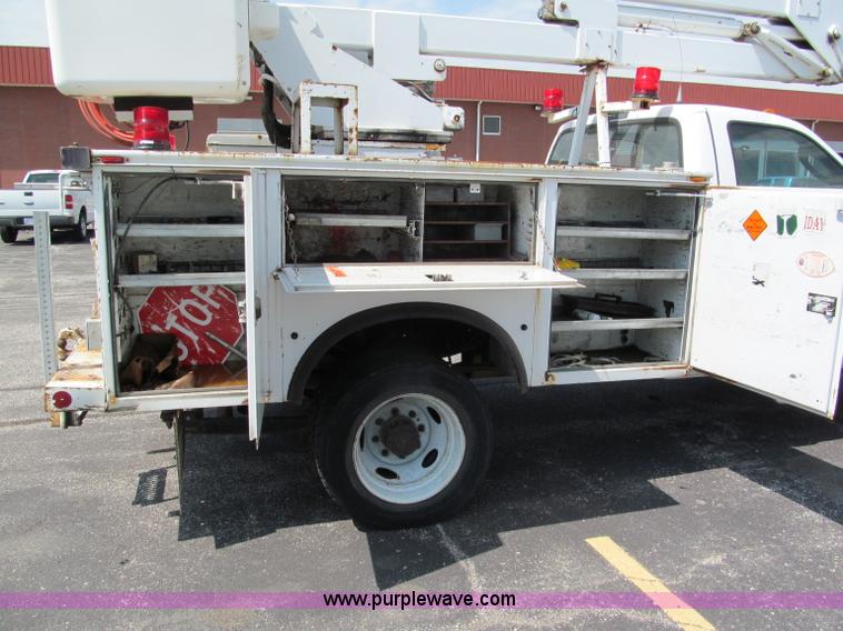 image for item E2147 2003 Ford F550 XL Super Duty bucket truck