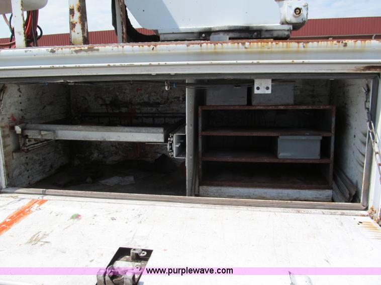image for item E2147 2003 Ford F550 XL Super Duty bucket truck