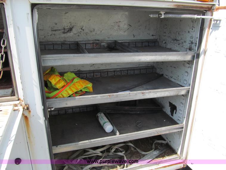 image for item E2147 2003 Ford F550 XL Super Duty bucket truck