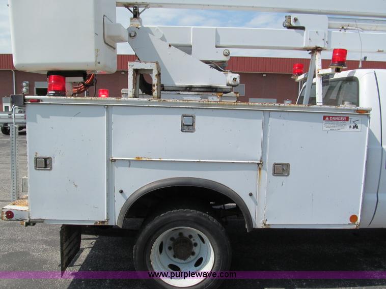 image for item E2147 2003 Ford F550 XL Super Duty bucket truck
