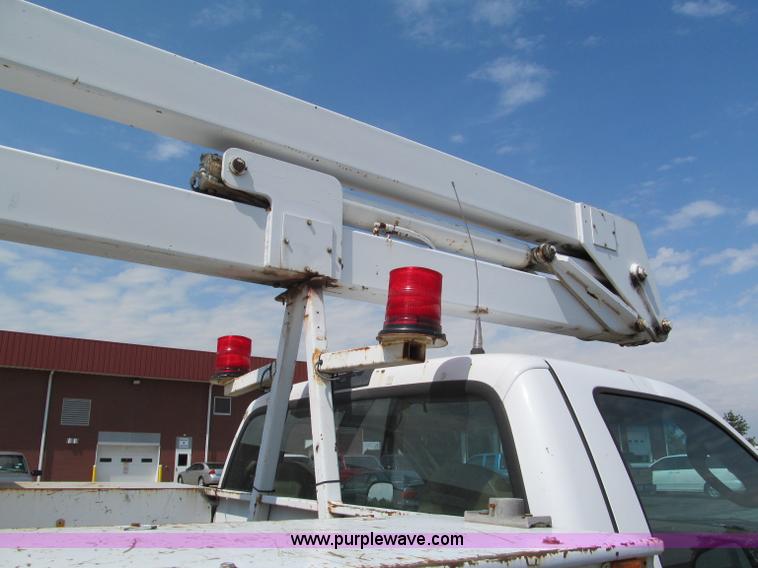 image for item E2147 2003 Ford F550 XL Super Duty bucket truck