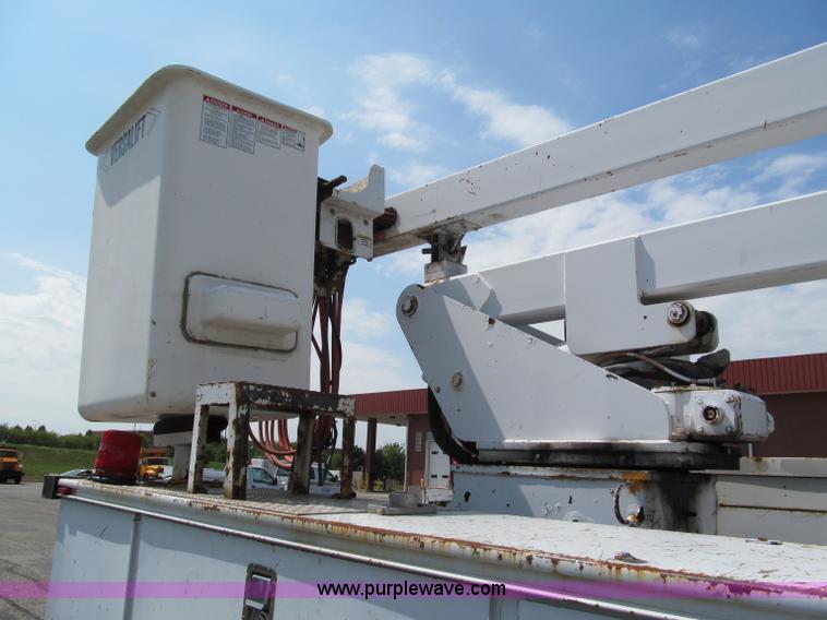 image for item E2147 2003 Ford F550 XL Super Duty bucket truck