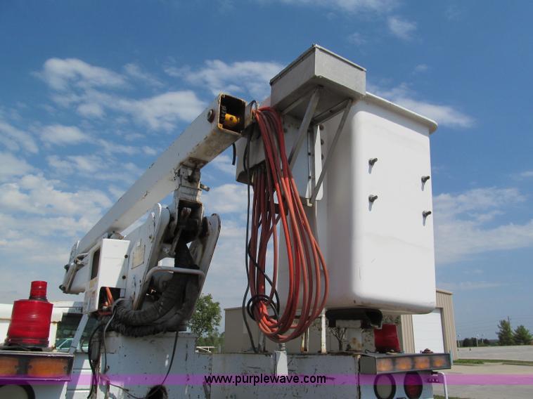 image for item E2147 2003 Ford F550 XL Super Duty bucket truck