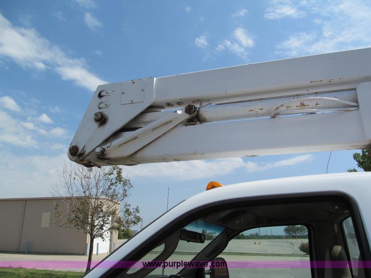 image for item E2147 2003 Ford F550 XL Super Duty bucket truck
