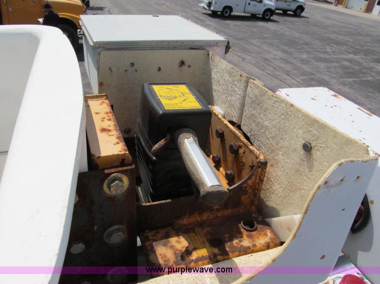 image for item E2147 2003 Ford F550 XL Super Duty bucket truck
