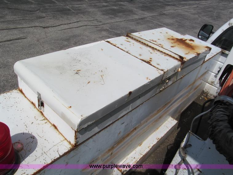 image for item E2147 2003 Ford F550 XL Super Duty bucket truck