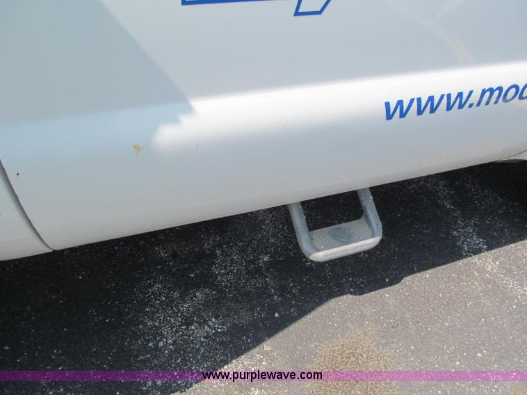 image for item E2147 2003 Ford F550 XL Super Duty bucket truck