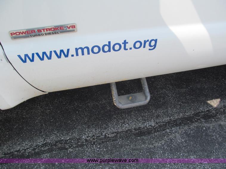 image for item E2147 2003 Ford F550 XL Super Duty bucket truck