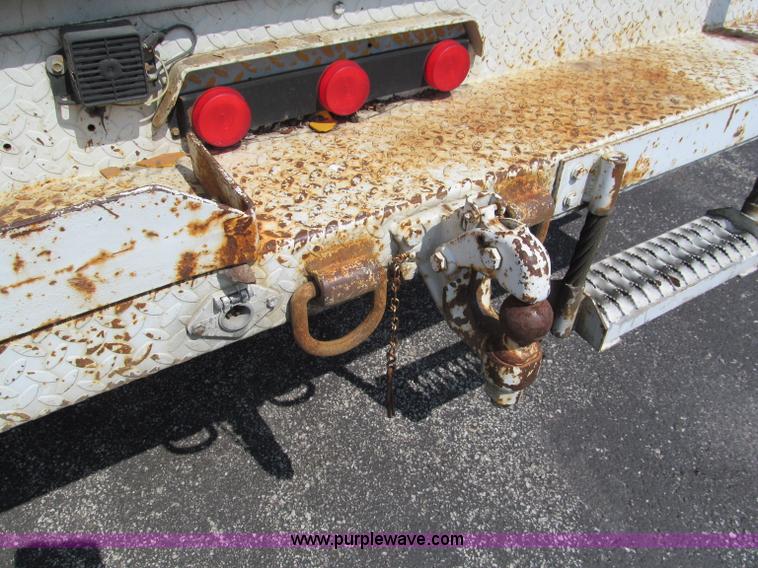 image for item E2147 2003 Ford F550 XL Super Duty bucket truck