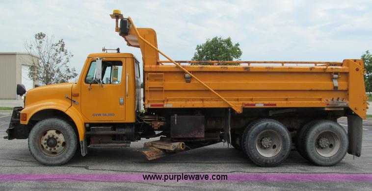 image for item E2148 1999 International 4900 dump truck
