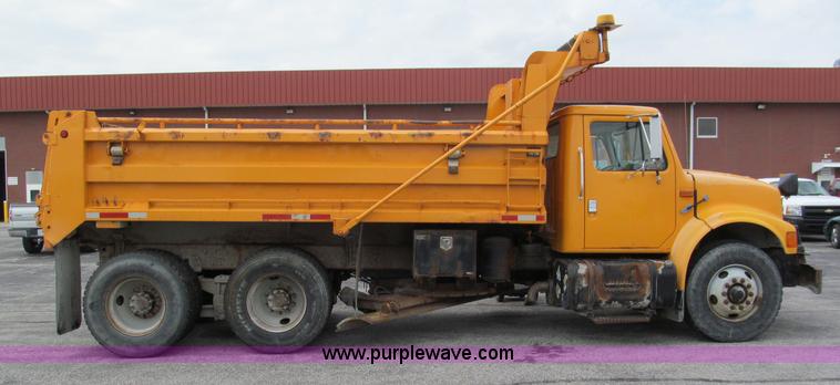 image for item E2148 1999 International 4900 dump truck