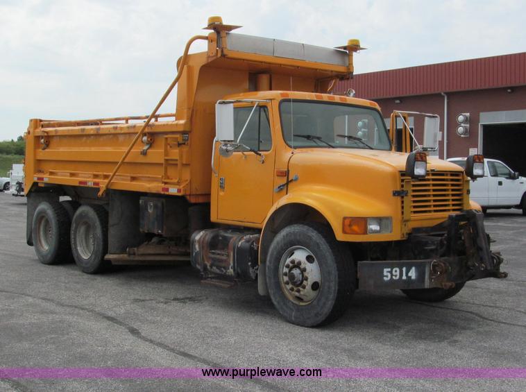 image for item E2148 1999 International 4900 dump truck