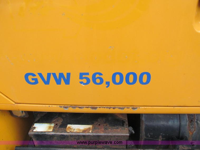 image for item E2148 1999 International 4900 dump truck