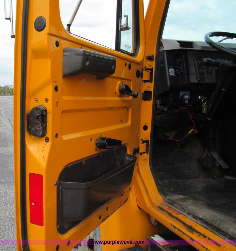 image for item E2148 1999 International 4900 dump truck