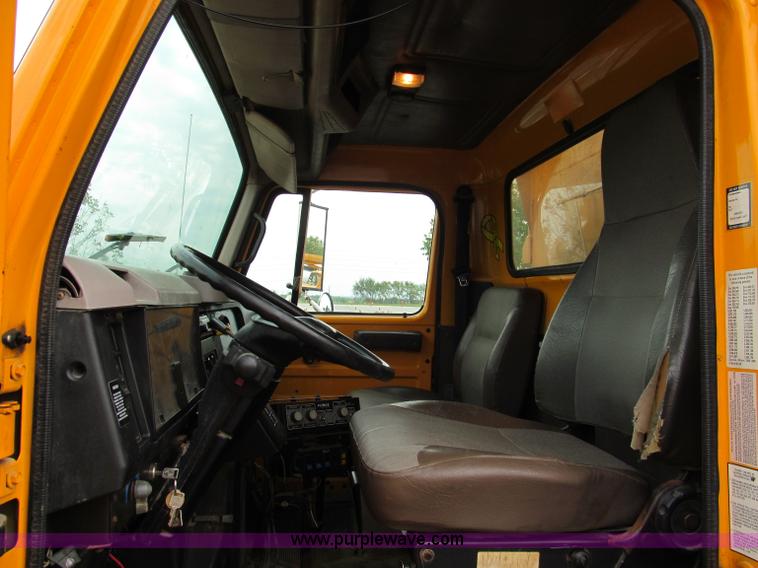 image for item E2148 1999 International 4900 dump truck