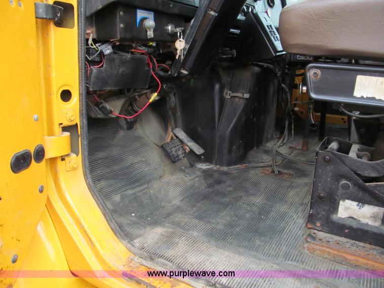 image for item E2148 1999 International 4900 dump truck