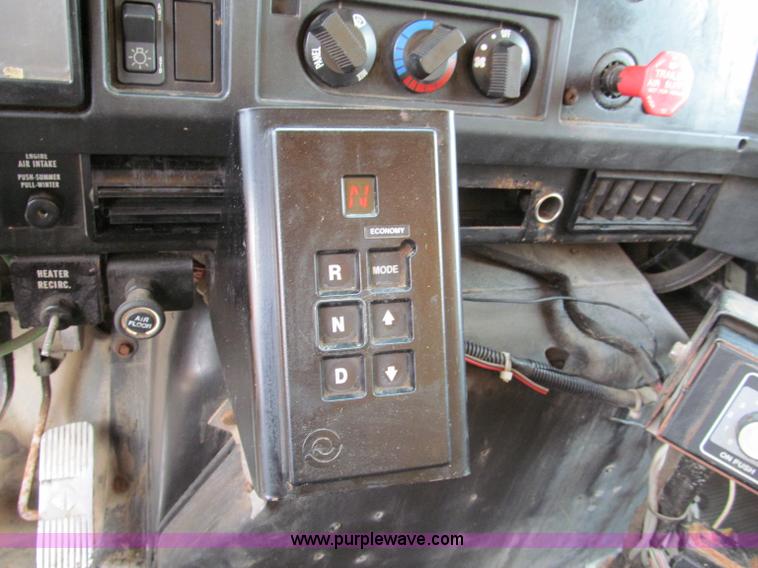 image for item E2148 1999 International 4900 dump truck