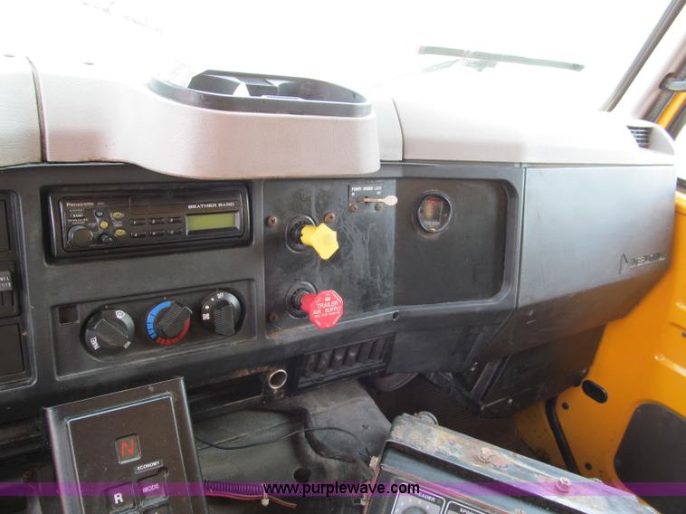 image for item E2148 1999 International 4900 dump truck