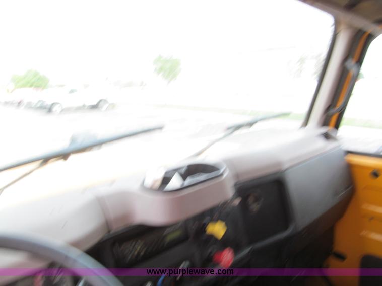 image for item E2148 1999 International 4900 dump truck