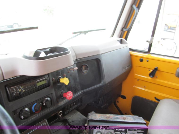 image for item E2148 1999 International 4900 dump truck