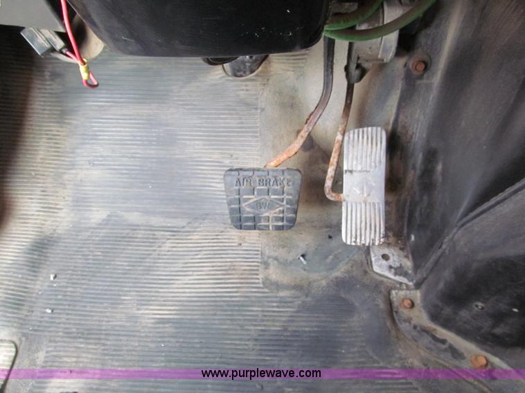 image for item E2148 1999 International 4900 dump truck