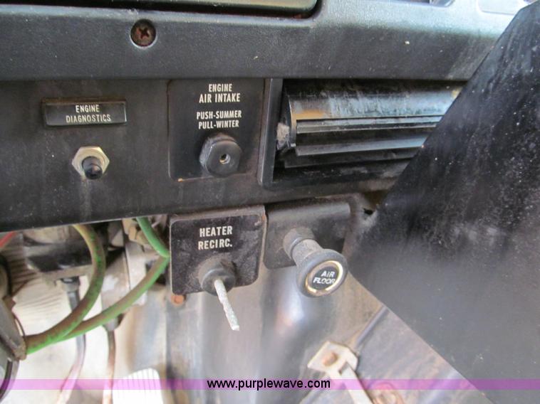 image for item E2148 1999 International 4900 dump truck