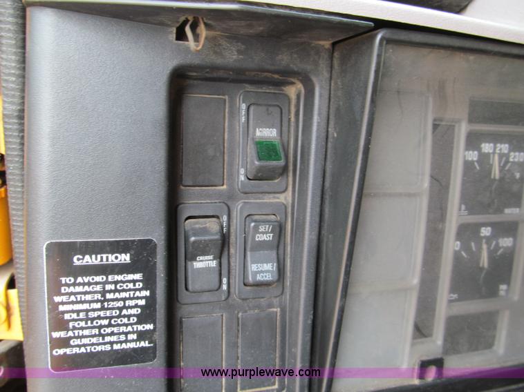 image for item E2148 1999 International 4900 dump truck