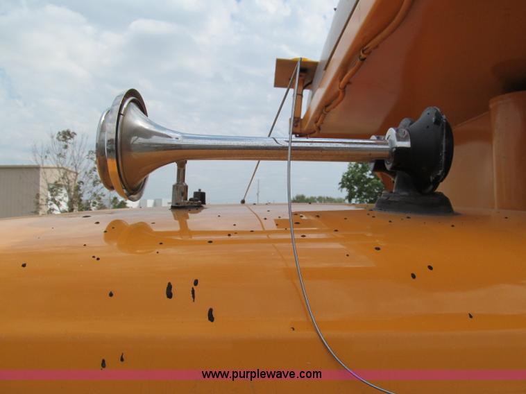 image for item E2148 1999 International 4900 dump truck