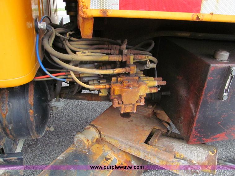 image for item E2148 1999 International 4900 dump truck