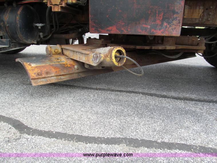 image for item E2148 1999 International 4900 dump truck