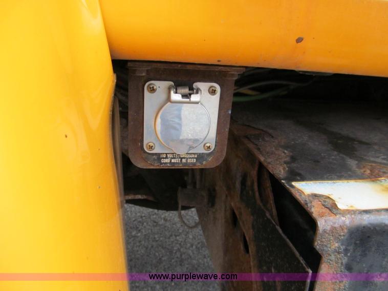 image for item E2148 1999 International 4900 dump truck