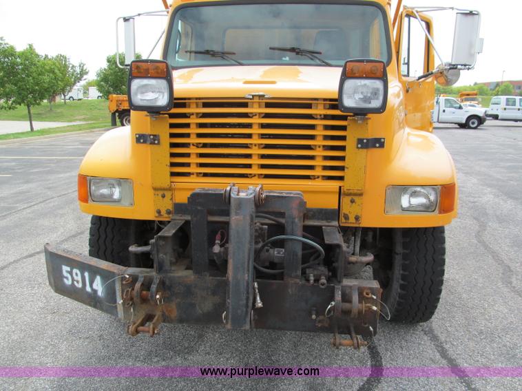 image for item E2148 1999 International 4900 dump truck