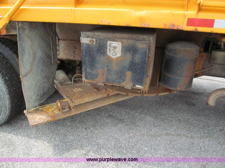 image for item E2148 1999 International 4900 dump truck