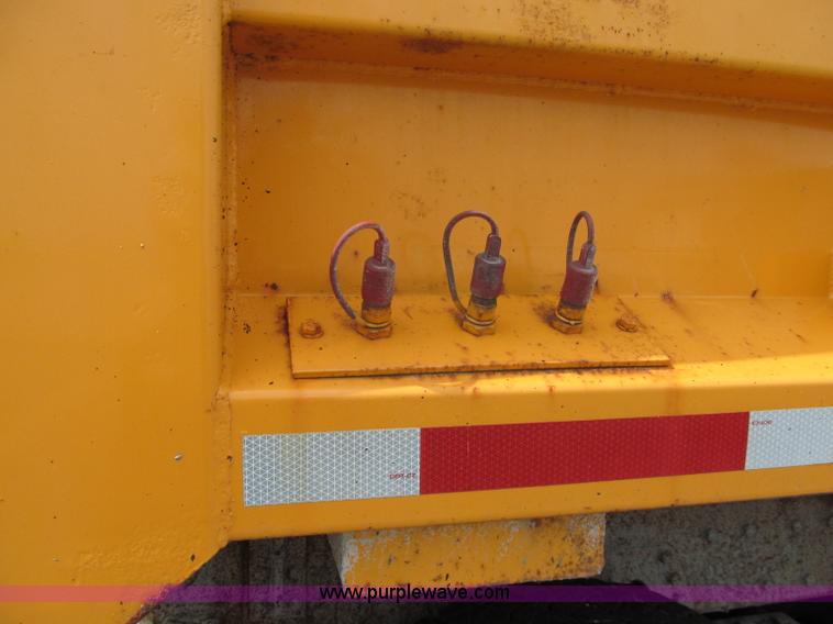 image for item E2148 1999 International 4900 dump truck