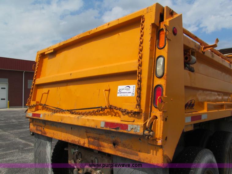 image for item E2148 1999 International 4900 dump truck