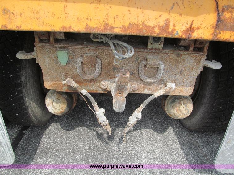 image for item E2148 1999 International 4900 dump truck