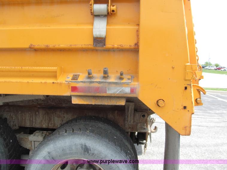 image for item E2148 1999 International 4900 dump truck