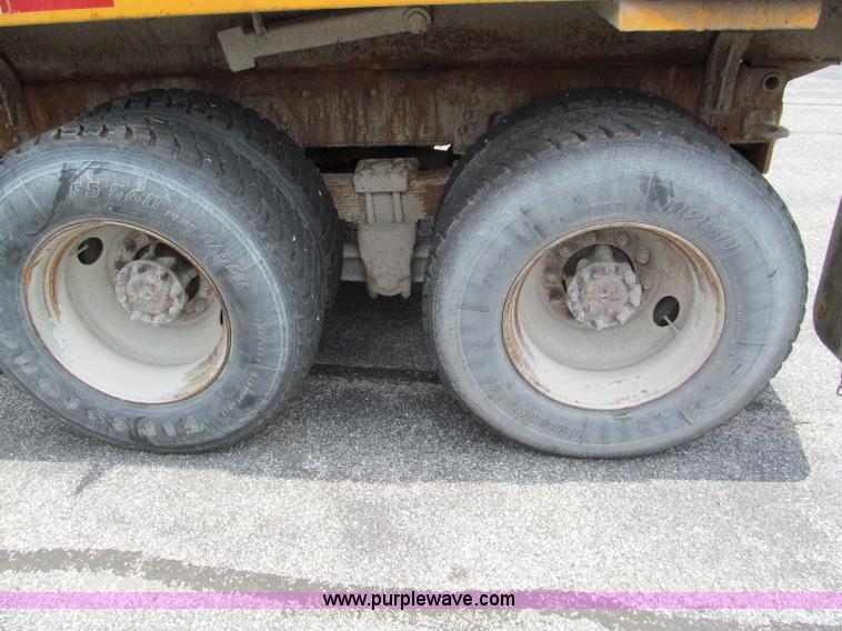 image for item E2148 1999 International 4900 dump truck